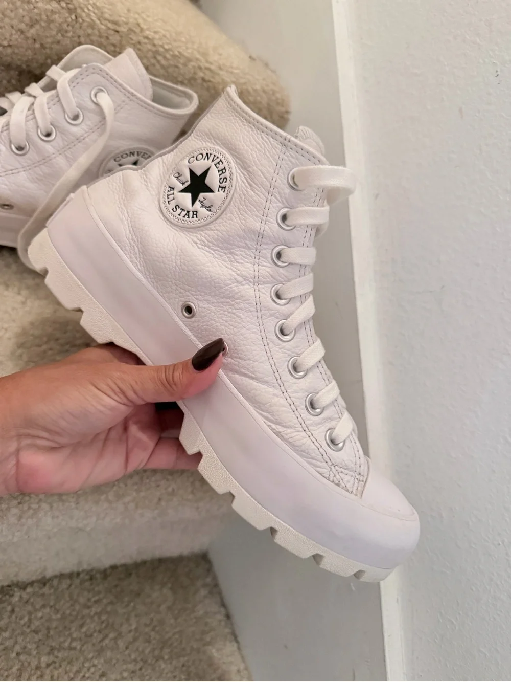 Converse White Leather High Top Lug Platform Sole 567165C Size 9 women’s